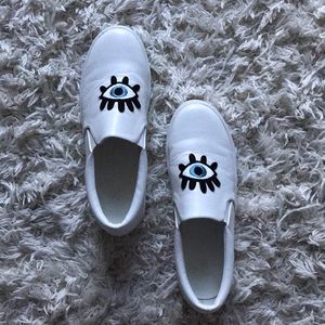 White sneakers with blue eye